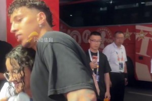 克雷桑连续五个赛季进球上双，赛后克雷桑与家人温情互动视频封面